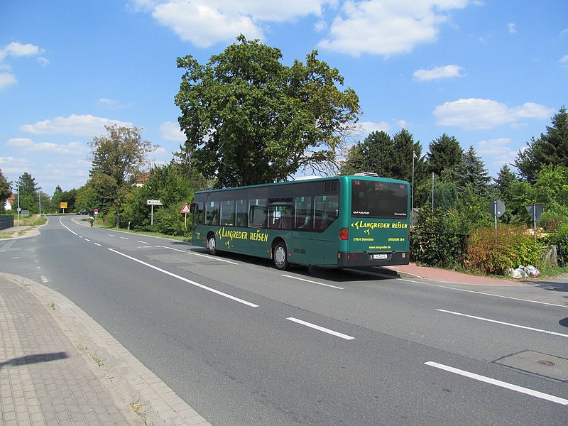 File:Linie GVH 573, 1, Seelze, Region Hannover.jpg