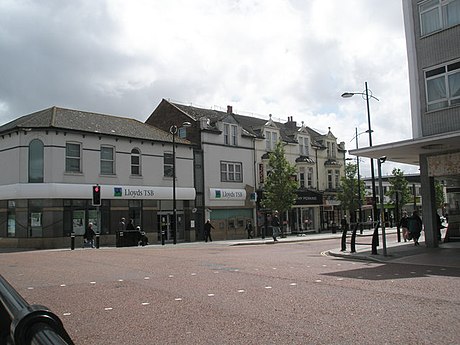 File:Lloyds TSB in London Road - geograph.org.uk - 1307778.jpg