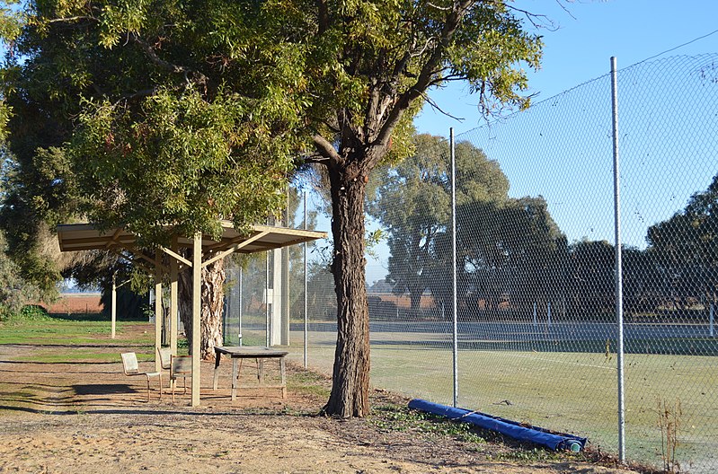 File:Logie Brae Central Coree Tennis Courts 001.JPG