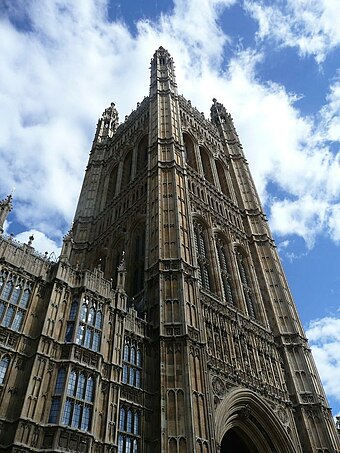 Westminster palace towers. Вестминстерский дворец башни. Башня Виктории в Лондоне. Башня Виктории в Вестминстерском. Неоготика в Великобритании.