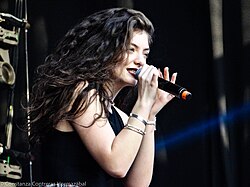 New Zealand singer Lorde had her debut album Pure Heroine chart in 2013 and 2014, with quintuple platinum sales. Lorde Constanza 3.jpg