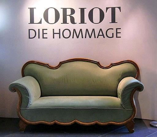 Loriots Sofa (Hommage in Bonn)-2