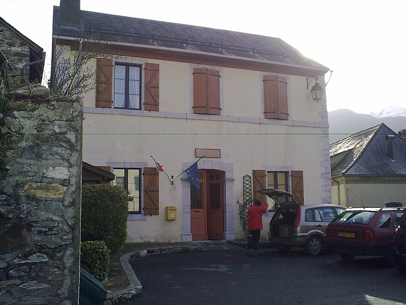 File:Mairie de Louvie-Soubiron.jpg