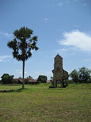 Kirketårn i den gamle kirke Makoua