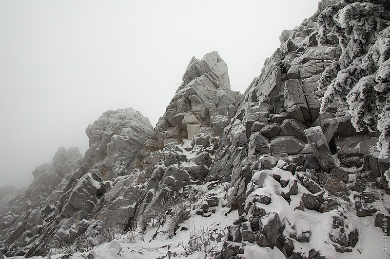 File:Malinovaya mnt. (15607453184).jpg