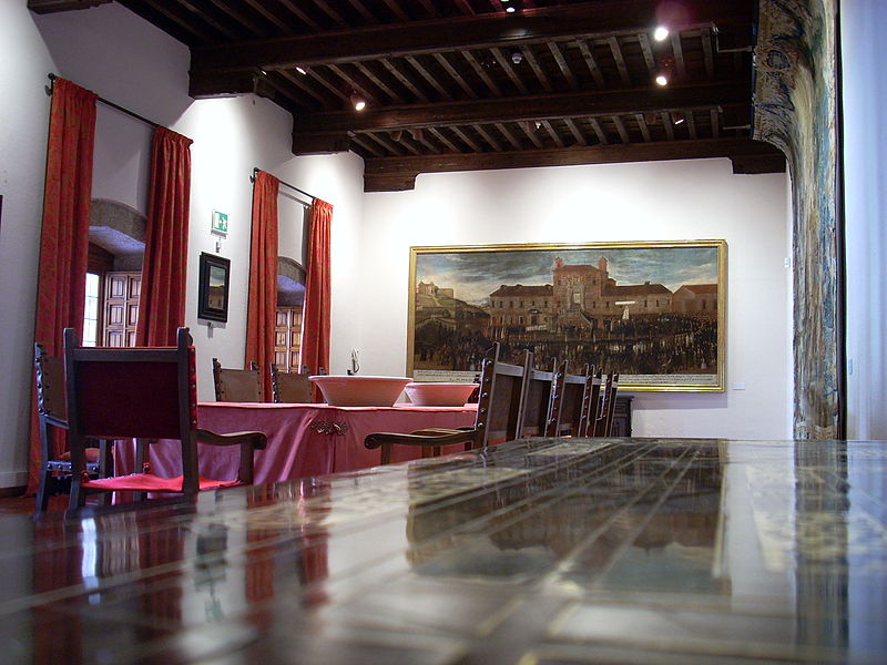 File:Manzanares el Real castillo salon.jpg