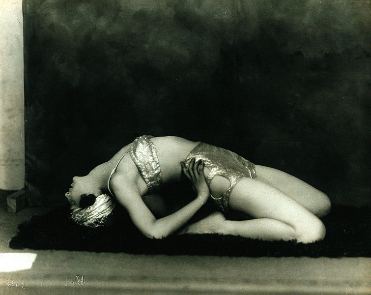 File:Marguerite Agniel posing leaning back wearing a revealing si Wellcome V0048582.jpg