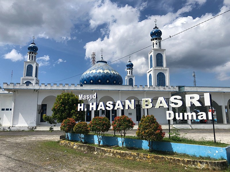 File:Masjid H. Hasan Basri Dumai, September 2022.jpg