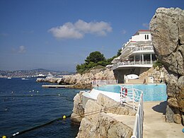 Meerwasserschwimmbecken mit Pavillon Eden Roc