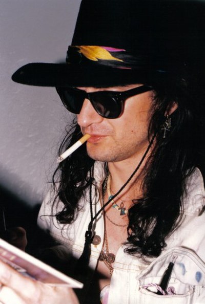 Wayne Hussey in 1987