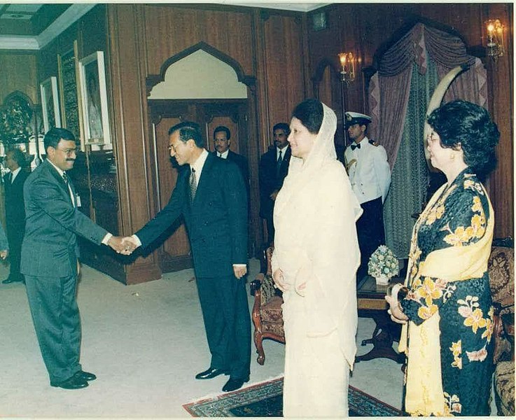 File:Mohammad Mosaddak Ali met with Malaysian Prime Minister Mahathir Mohamad atthe MalaysiaState Guest House in Kuala Lumpur.jpg