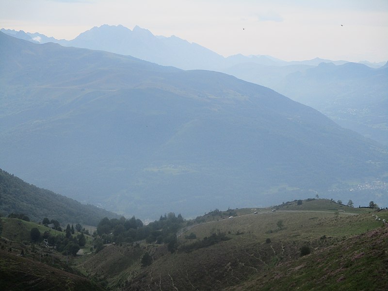 File:Montagnes vues du col d'Hautacam.jpg