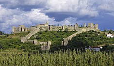 The Castle of Montemor-o-Velho stretching down the hilltop MontemorVelho-CCBY-4.jpg