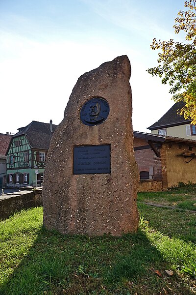 File:Monument à Chrétien Oberlin (Beblenheim).jpg