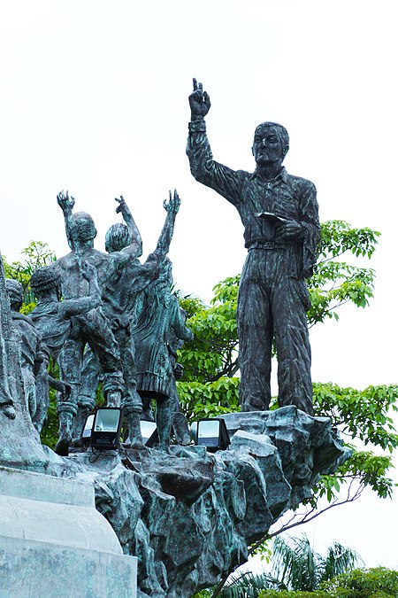 Monumento a Arnulfo Arias Madrid..-.jpg