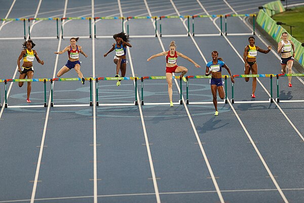 Играть атлетика. Стипль-ЧЕЗ В легкой атлетике это. Бег с барьерами (женщины – 100 м, мужчины – 110 м, 400 м).. Барьерный бег в легкой атлетике. Лёгкая атлетика Барьерный БНГ.