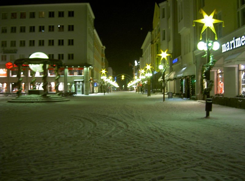 File:Oulu Rotuaari 24 11 2003.JPG