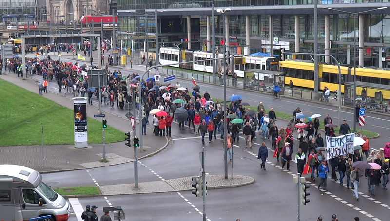 File:PEGIDA Demonstration Dresden 2016-10-03 400.png