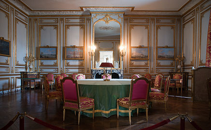 Chaises de J.B. Boulard dans le cabinet des jeux de Louis XVI au Château de Versailles.