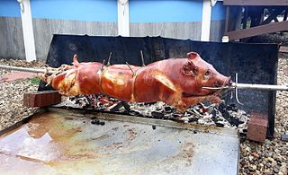 <span class="mw-page-title-main">Pig roast</span> Mealtime event roasting a whole pig