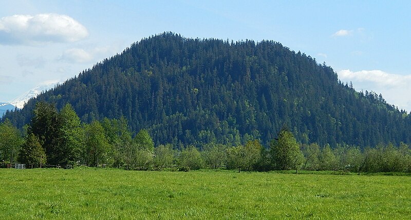 File:Pinnacle Peak is south of Enumclaw, WA.jpg