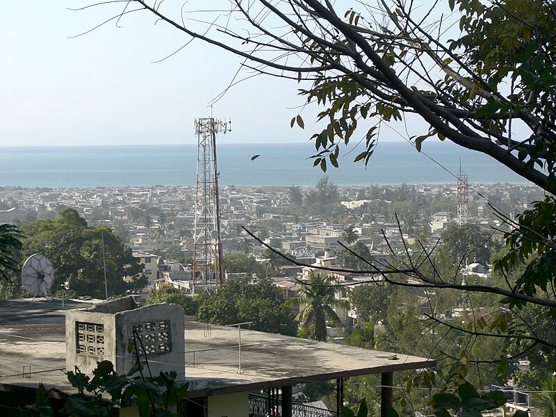 File:Port au Prince vu depuis l'olofson.jpg