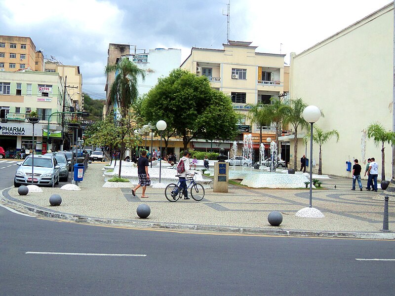 File:Praça da Liberdade de Barra Mansa.jpg