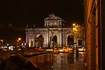 Miniatuur voor Bestand:Puerta de Alcalá en la noche Madrid.jpg