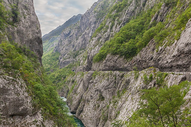 File:Río Moraca, norte de Podgorica, Montenegro, 2014-04-14, DD 15.JPG