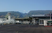 Vue du terminal depuis la piste.