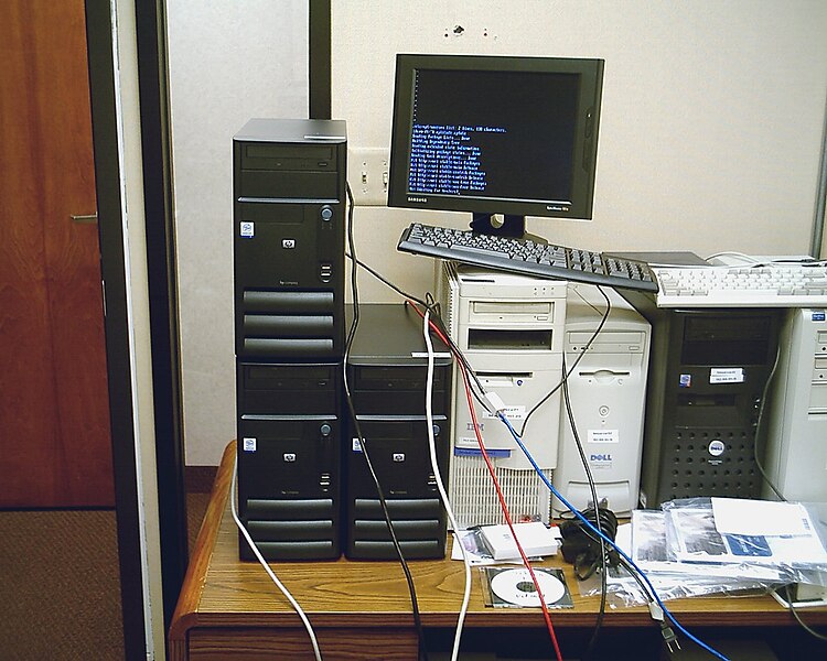 File:Random Linux Servers (2005).jpeg