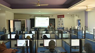 Ranjith Siji introducing Wikidata to students at Farook College