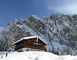 Refuge Tre Scarperi.jpg