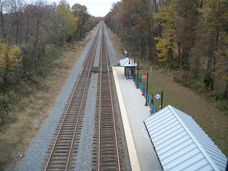 File:Rippon VRE Station over Tracks and Platform.JPG