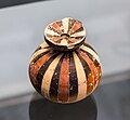 Round aryballos type football - vertical polychrome segments - München AS 295 - 03