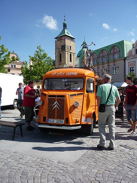 File:Rychlé občerstvení (oKolo Coffee).jpg