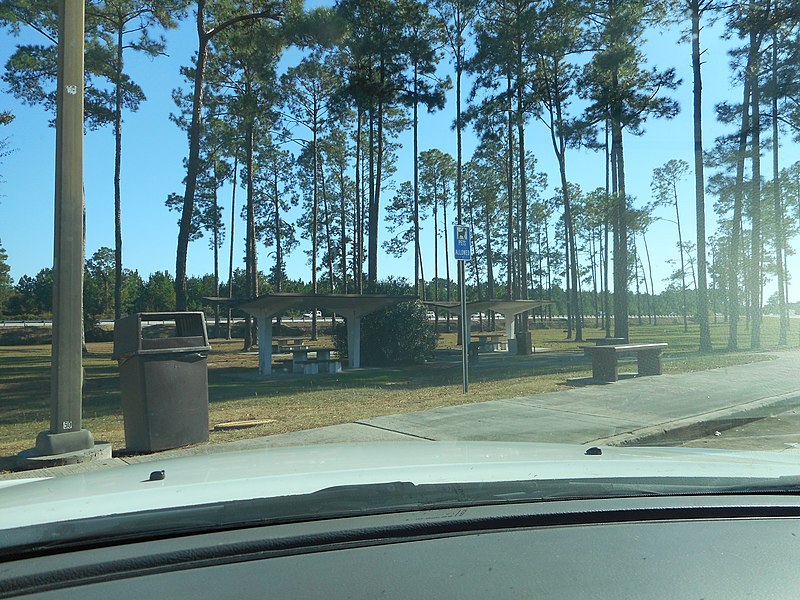 File:SB I-95 Glynn County, GA Rest Area; Picnic Tables between Rest Area and Road.JPG