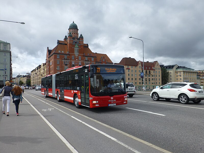 File:SL bus line 77 on Sankt Eriksbron.JPG