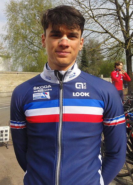 File:Saint-Amand-les-Eaux - Paris-Roubaix juniors, 14 avril 2019, départ (A118).JPG