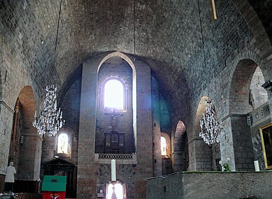 Collégiale Saint-Georges de Saint-Paulien : voûte assisée en berceau continu,