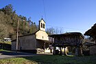 L'église de San Julián et un hórreo, Viñón.