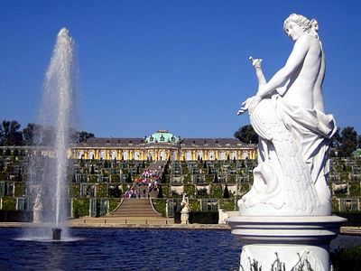 Junon (1753), palais de Sanssouci par François-Gaspard-Balthazar Adam.