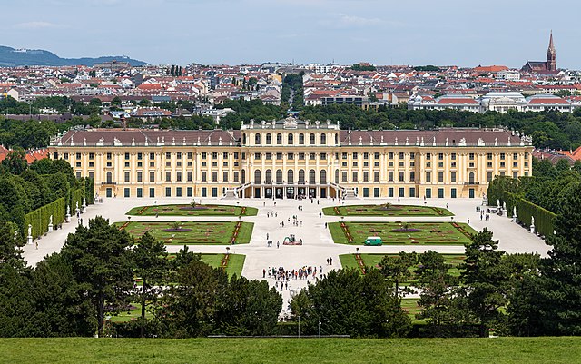 シェーンブルン宮殿 - Wikipedia