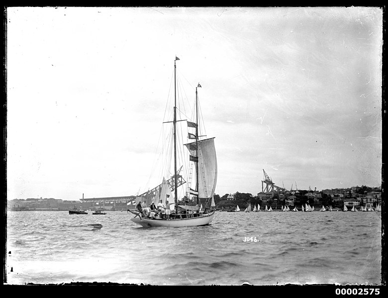 File:Schooner WANDERER with construction work on Sydney Harbour Bridge in the background (7994124675).jpg