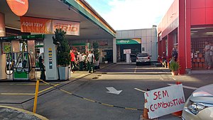 Gas station in Belo Horizonte during the strike, with a sign stating "no fuel". Semcombustivel.jpg