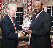 Shiv Nadar, Founder, HCL and Chairman, HCL Technologies, with Sir Richard Stagg, British High Commissioner to India 12 October 2009.jpg