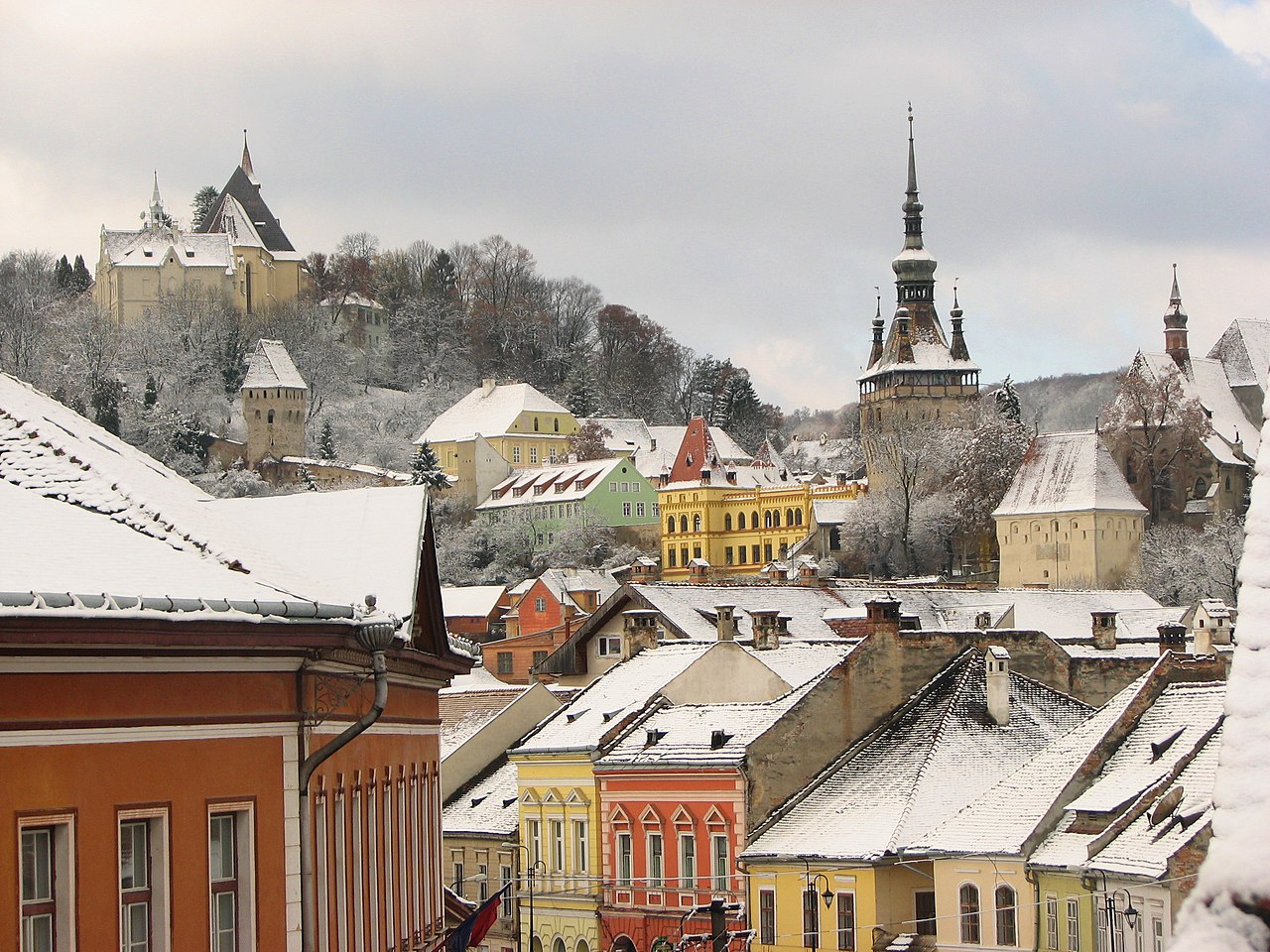 Sighisoara. Biserica din deal.jpg