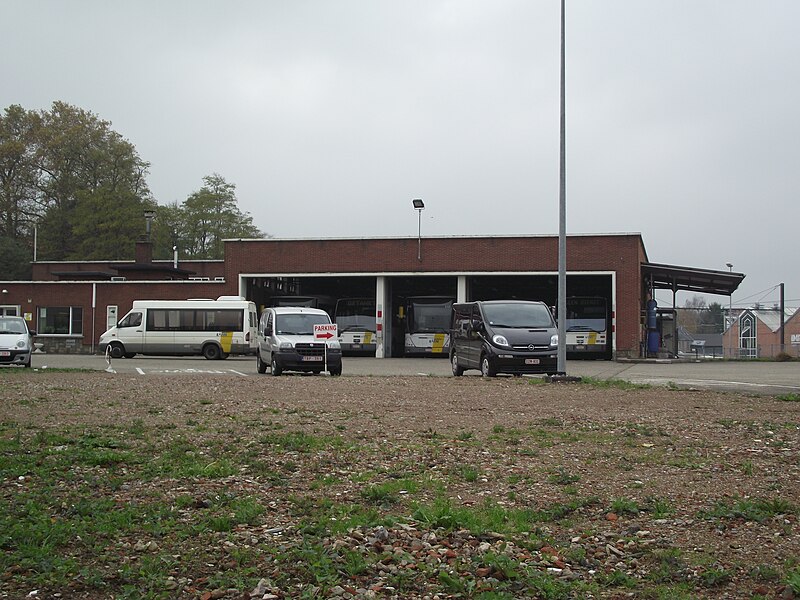 File:Sint-Truiden busgarage.jpg