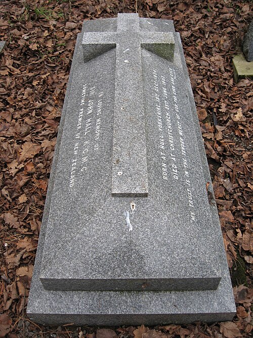 Hall's grave