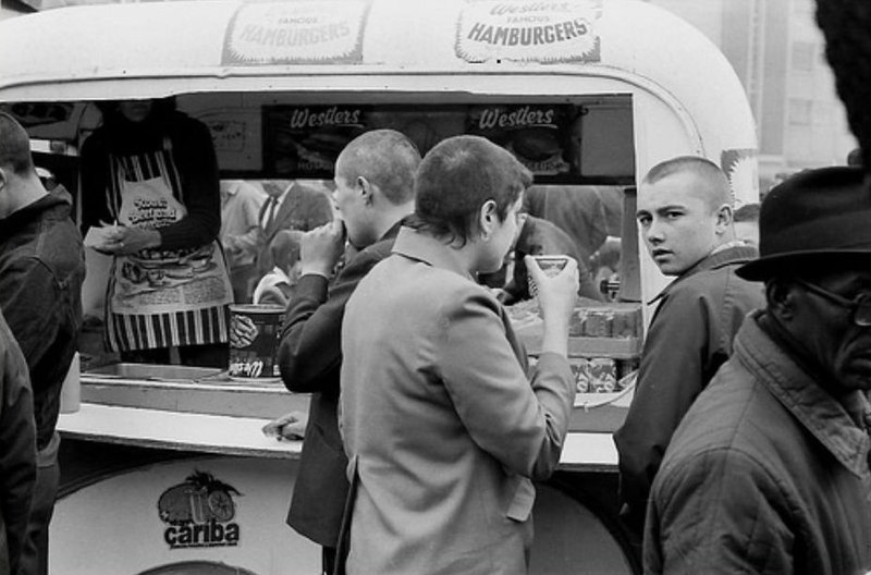 File:Skinheads in London City in 1981 aefcb.jpg